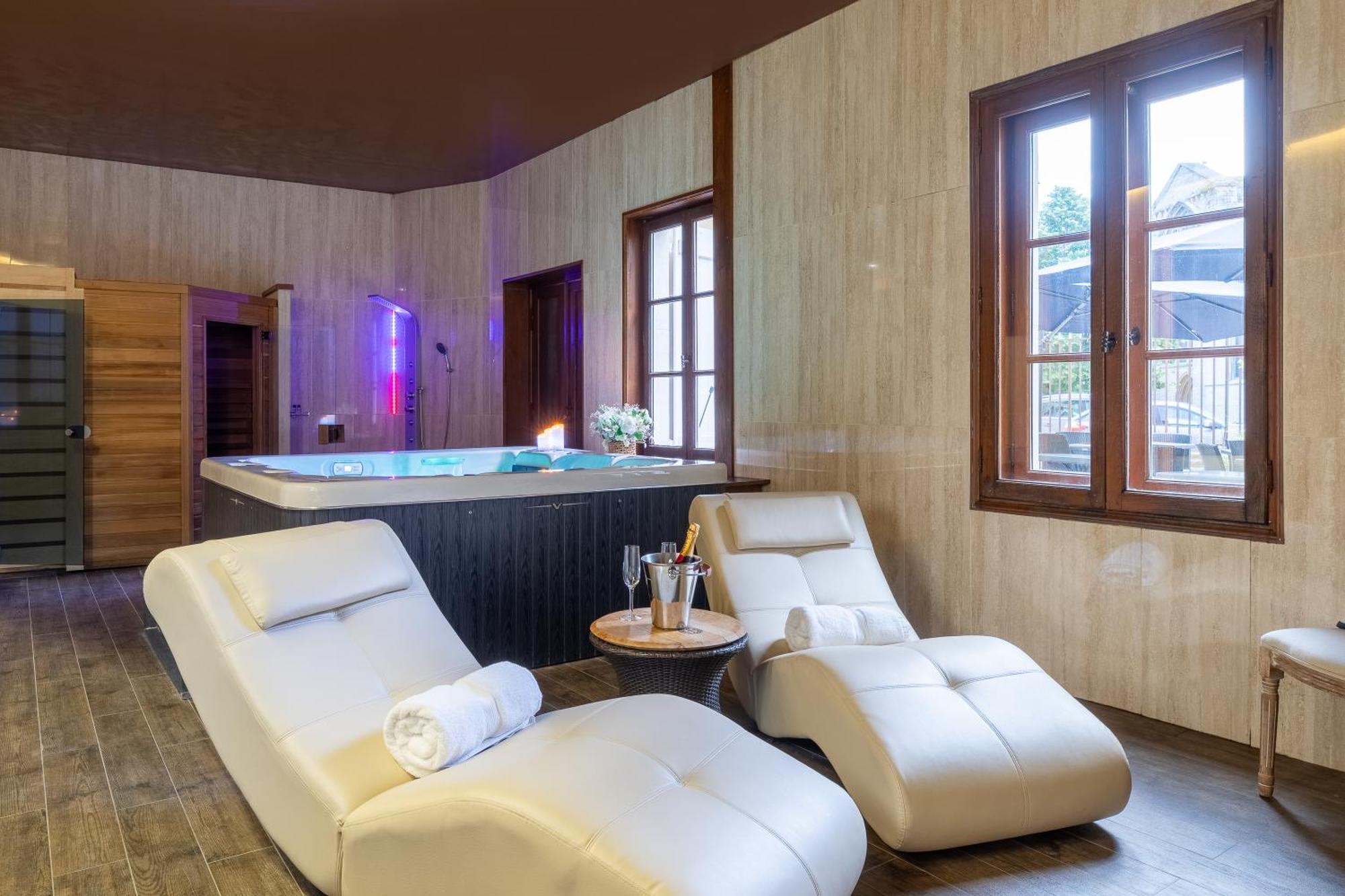 Hotel Hôtel&spa Greuze 4*